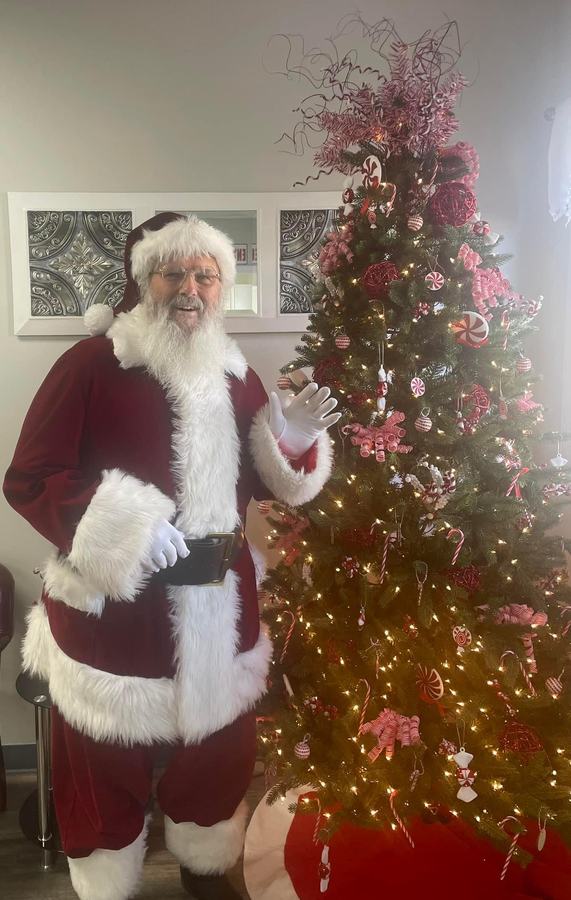 Santa John and Mrs. Claus with families, photo 4 of 21