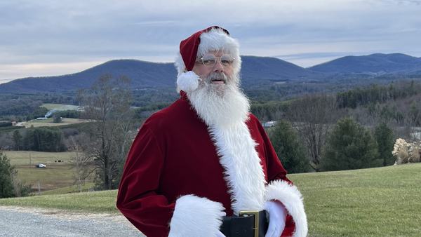 Santa John and Mrs. Claus with families, photo 5 of 21