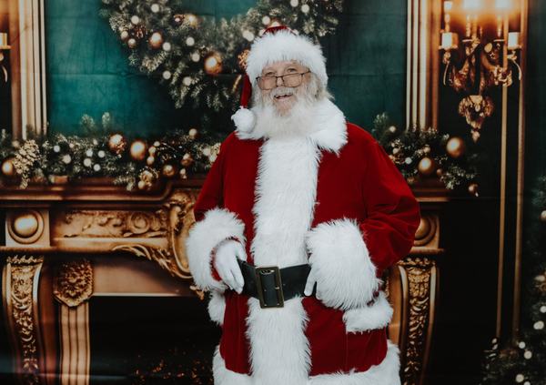 Santa John and Mrs. Claus with families, photo 7 of 21