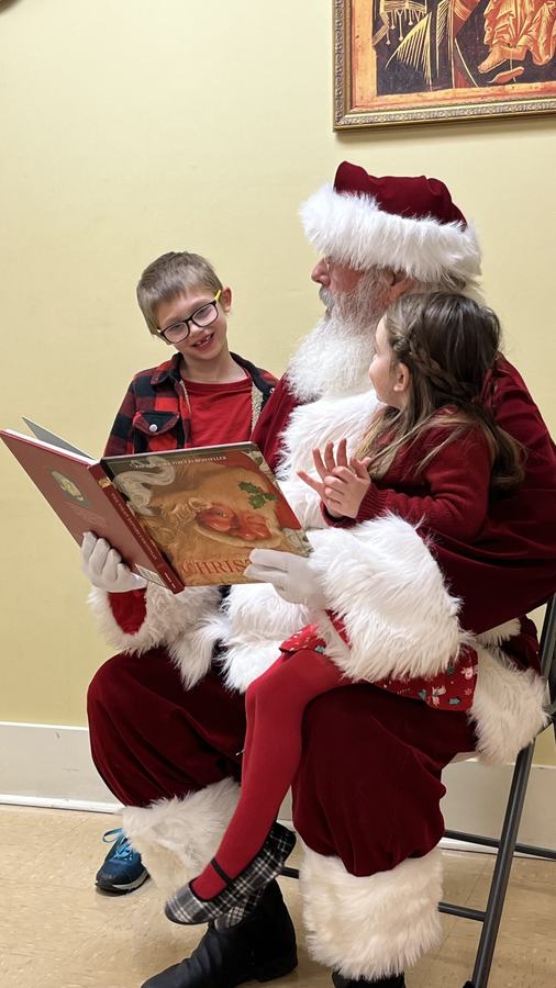 Santa John and Mrs. Claus with families, photo 9 of 21