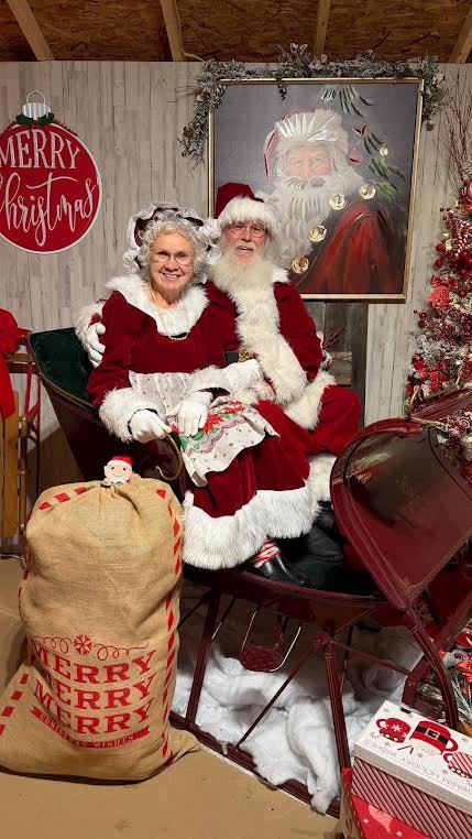 Santa John and Mrs. Claus with families, photo 15 of 21